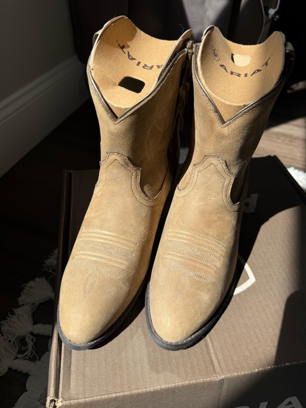 NIB Ariat Darlin Boot